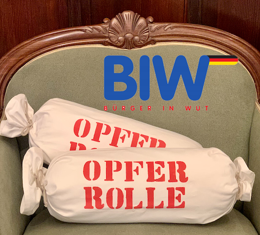BeeAhBrem's tweet photo. #Bremen: lol #BiW #Opferrolle "Die Plakate seien offensichtlich gestohlen und jetzt wieder aufgehängt worden, damit das Ordnungsamt die rechtspopulistische Partei zur Kasse bitte."  https://t.co/ilZVXMNDgA https://t.co/t90s3O5fvO