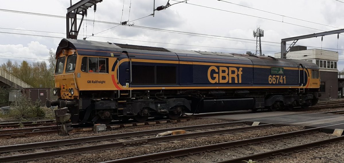 GOOD MORNING EVERYONE 

here's a photograph that i've captured here of GBRf 66741'Swanage Railway' seen passing through cremorne lane crossing light locomotive on 3/5/2021 #GBRf #Class66 #ShedWatch