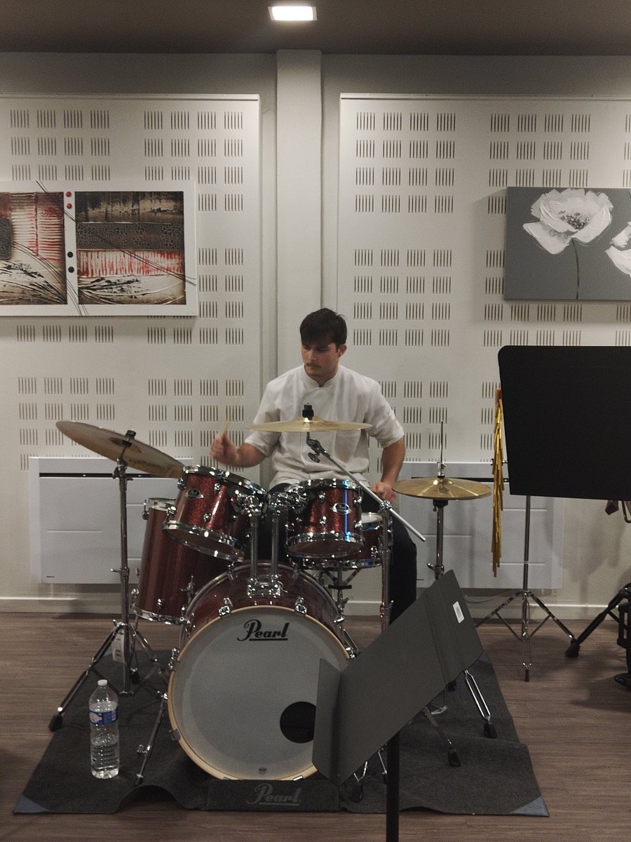 Lautreamont65's tweet photo. Soirée mémorable pour notre @Orchestreecole, d'abord sur scène puis dans notre restaurant d'application pour prolonger la fête 🥂 
Un grand merci et bravo 👏 à tous les musiciens qui ont rythmé cette soirée, aux élèves pour ce magnifique buffet 👏
 @DSDEN65 @actoulouse @AnneM_V https://t.co/TsHxleWY8f