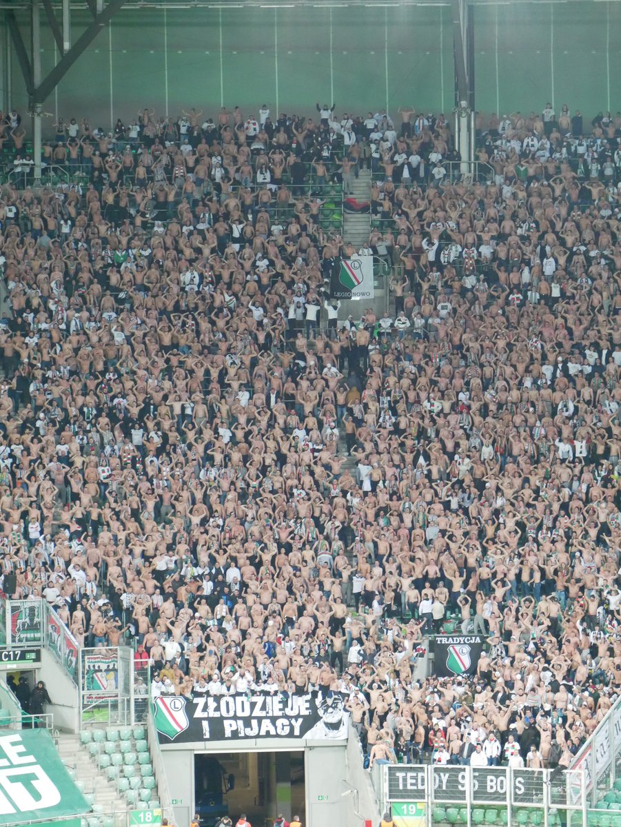 La question est vite répondue 😌
Slask Wroclaw - Legia Varsovie (dec 2019)