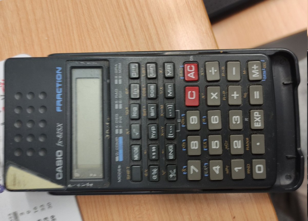 tweet_Javi's tweet image. Yesterday I had to change the batteries of my old pal. In a world where I need to plug my phone daily I was shocked to think it was the first time in over 25 years that I did it for my #CasioCalculator. Not a smartphone , but probably one of the smartest designed gadgets I own.