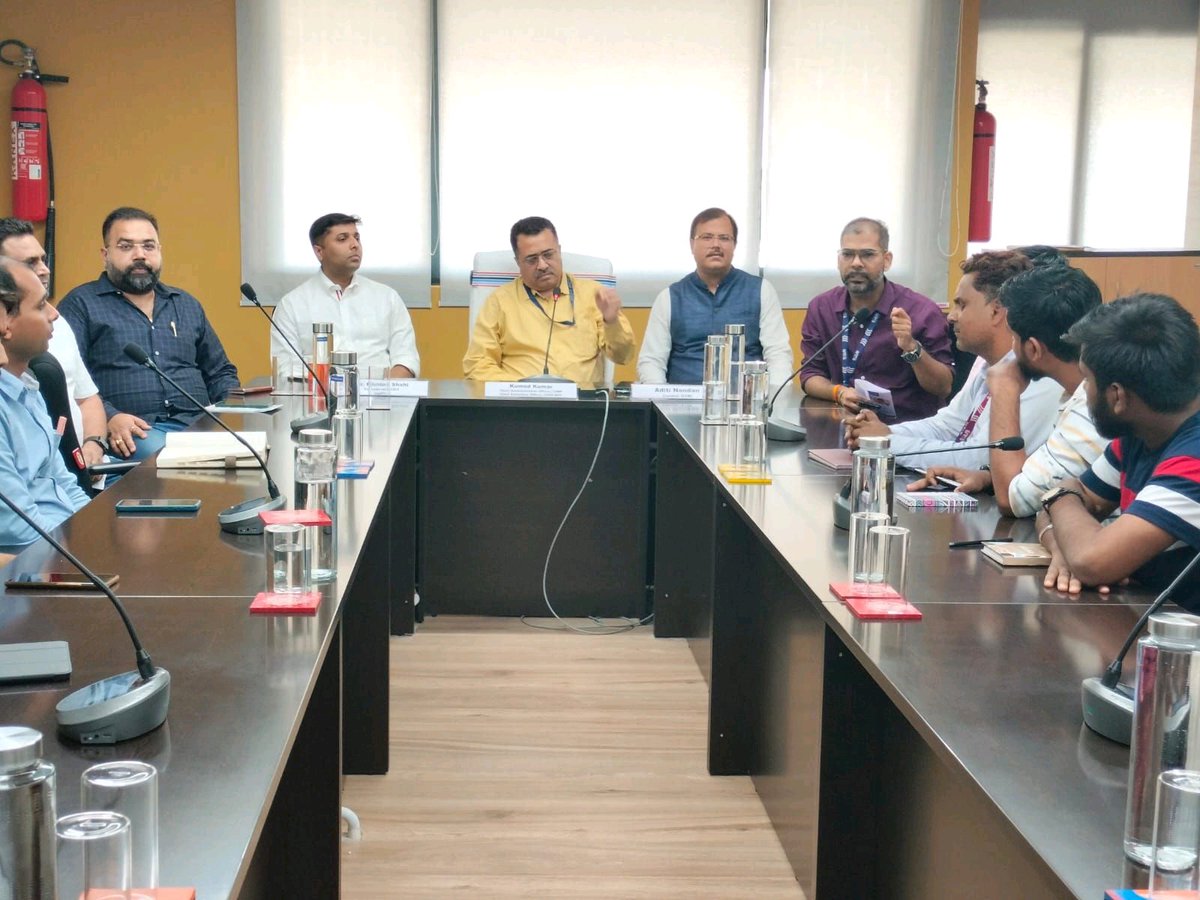 HKishor4you's tweet photo. We had an incredible evening with Mr. @Kundanshahi, CEO of @LegalPay,
He shared his journey starting from an NGO to building @legal_pay .
#Startup #meetup #Patna #Bihar #Event #Business #TechaxLabs https://t.co/Gaim1kPC2D