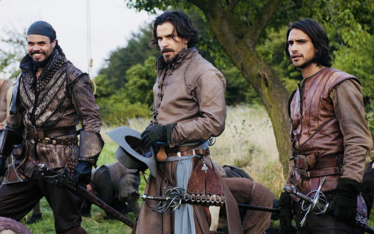 Good morning my fantabulous MuskieTiddlyPeeps,may your Frrriyyaayy be the perfect segway into your weekend;one that provides you with many reasons to smile & nothing to make you frown.Take care all & go out there & slay the day 😘🌸🌷💗🌈#MissingTheMusketeers @amoodycow23