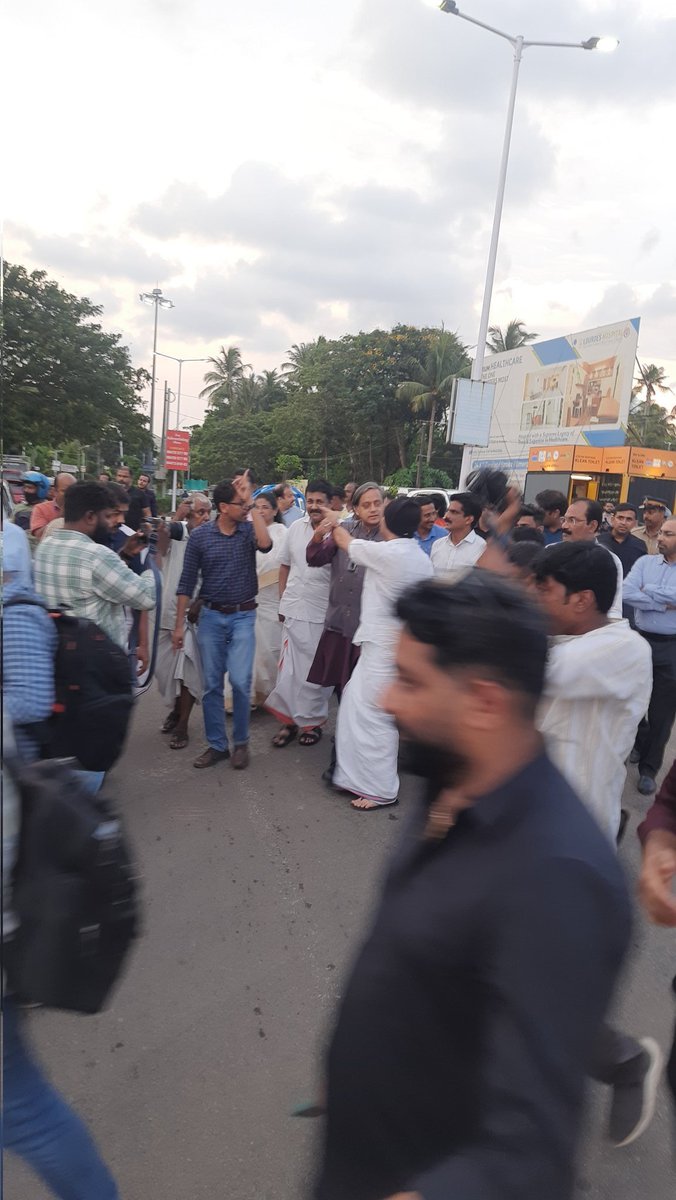 sunil_rathinam's tweet photo. @ShashiTharoor my wife and I were happy to see you from close yesterday. #kochi #queenswalk #wifi #toilet #Inauguration #Congress @INCIndia @CongressKeralam https://t.co/6RgFnLd30a