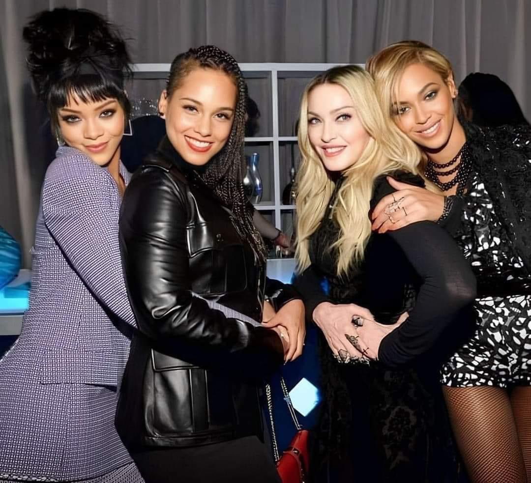 Singers showing a little sisterhood: Rihanna, Alicia Keys, Madonna & Beyoncé

#singers #RnB #popmusic #Rihanna #aliciakeys #Madonna #Beyonce