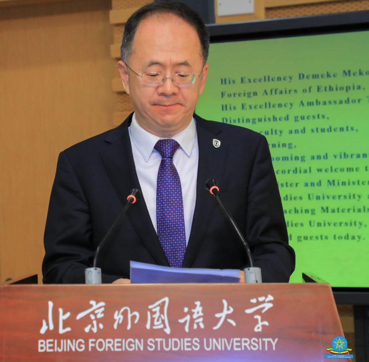 MFAEthiopia's tweet photo. H.E. Demeke Mekonnen, DPM &amp; FM of #Ethiopia has called for collaboration between #Ethiopia|n &amp; #Chinese higher education institutions. He made the announcement while attending the #Beijing Foreign Studies University's launch of Amharic books for Chinese students. https://t.co/Q6HZ1K7nJC