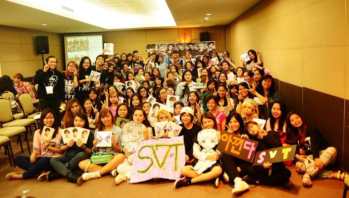 soonyyyng's tweet photo. brooooo 🥺
1st pic, 100th day celebration 
2nd pic, 1st year anniversary
3rd, 2nd anniversary 
4th, 3rd yr anniversary 

and now it’s their 8th year 😭😭😭 brb im crying. I WUZ THERE. 

#HAPPY_SVT_DAY
#SVT_8th_Anniversary #8Years_with_CARAT https://t.co/CCrEKMS7jo