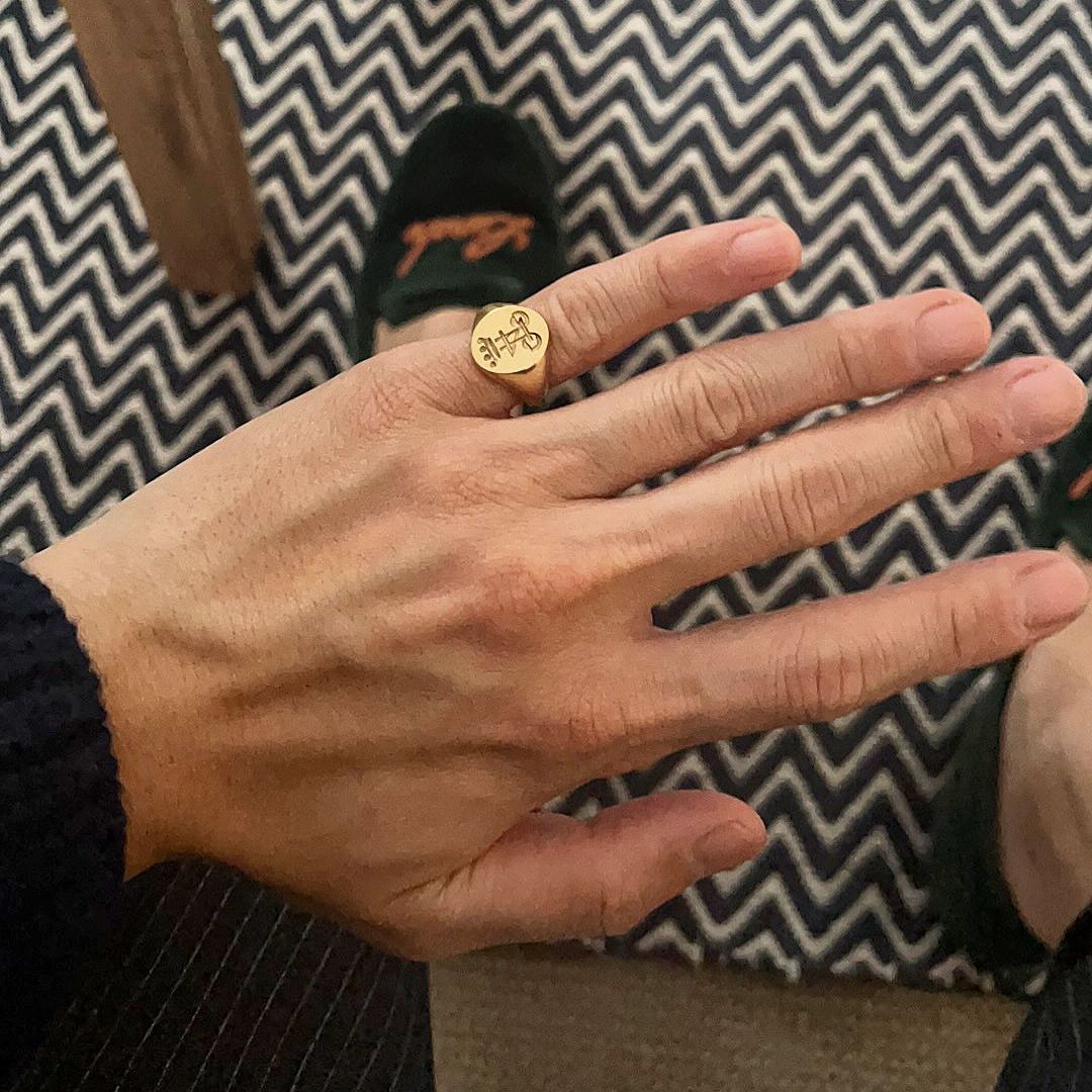 deakin_francis's tweet image. We also offer a range of contemporary styles that cater to modern tastes. The designs blend modern sensibilities with traditional craftsmanship, resulting in pieces that are both stylish and timeless. 

#DeakinandFrancis #Signetring