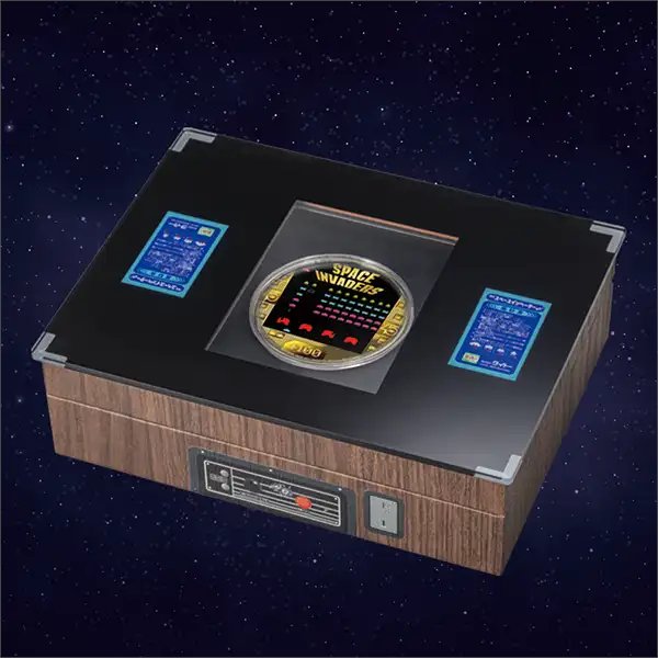 TAITO's tweet photo. /
スペースインベーダー45周年
公式記念プルーフ金貨
100枚限定発行
\
最高品位.9999の純金によりクック諸島政府が発行。最新カラー鋳造技術でカラフルなゲーム画面が描かれ、テーブル筐体を模した特製ディスプレーケースに収められた極上の一品です。
https://t.co/wov5w3xJoP
#spaceinvaders45th https://t.co/SJq78g6rhD
