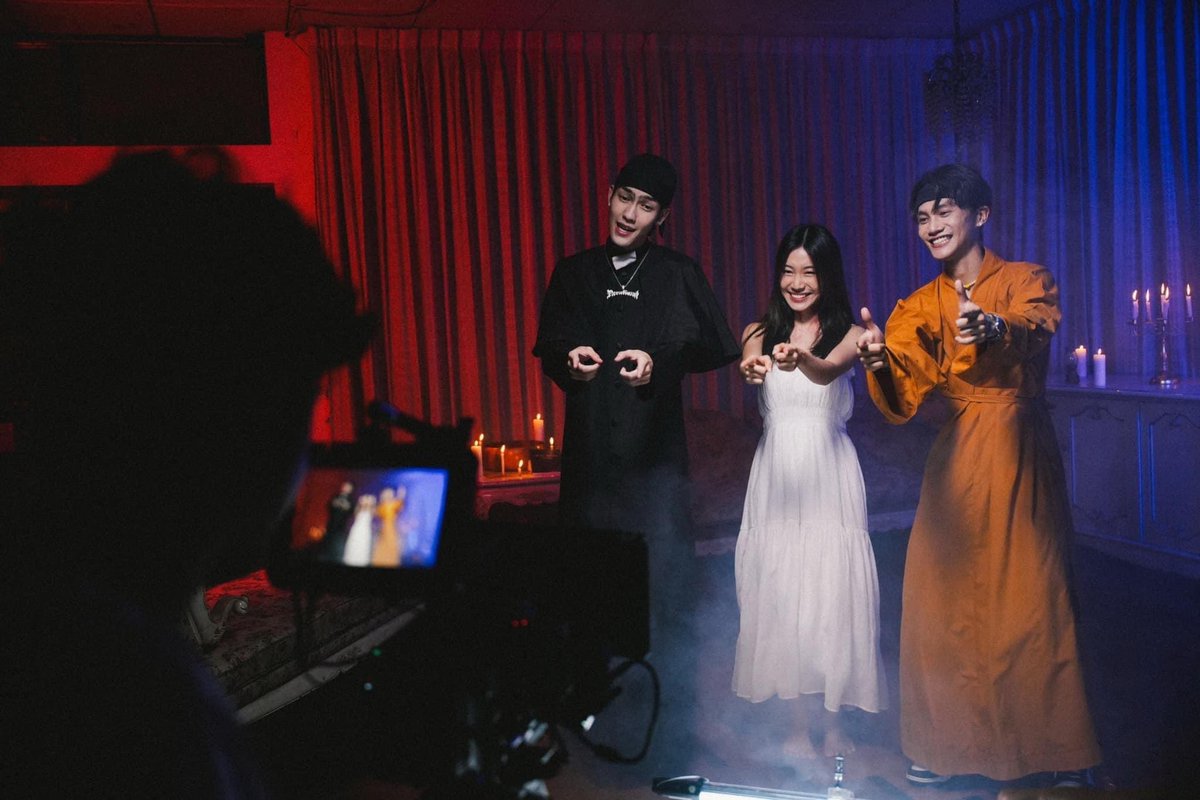 faikeaw_ent's tweet image. TARATIWAT x YELLOWSKRT ออกซิงเกิลใหม่สุดป๊อปชวนให้ยิ้มตาม กับเพลง “ลักยิ้ม ( รักแล้ว )”
 
อ่านต่อ : facebook.com/10006300809100…
          
#ลักยิ้มTARAxYELLOW #ลักยิ้มรักแล้ว #TARATIWATxYELLOWSKRT #TARATIWAT  #YELLOWSKRT #YSFentertainment