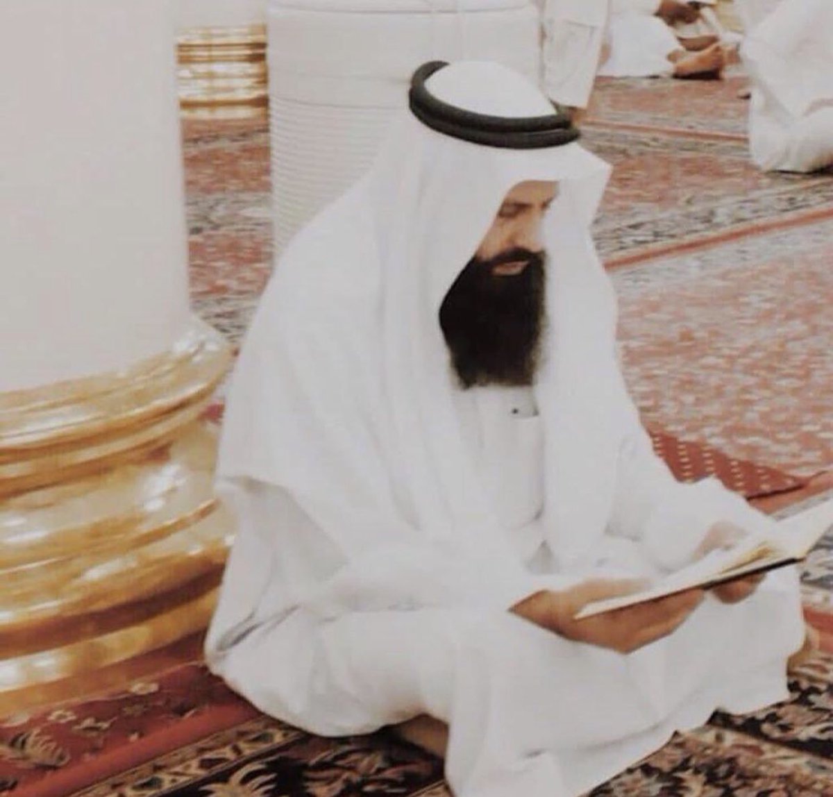 اللهُّم نوّر مرقدأبو أسامة وعطر مشهده وطيّب مضجعه وآنس وحشته وقه عذاب القبر وفتنته ، اللهُّم في كل دقيقة تمر على موتانا وهم في قبورهم أسألك أن تفتح لهم بابًا تهب منه نسائم الجنة لا يُسد أبدًا ، اللهُّم أنزل على قبورهم من سحائب رحمتك يالله..