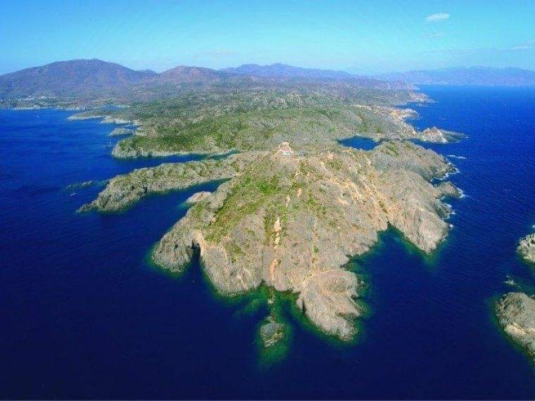 gozARTE's tweet photo. ¿Sabéis cuál es el punto más oriental de la península Ibérica? Pues lo estáis viendo en la foto, el Cabo de #Creus. ¿Queréis verlo con nosotros desde el mar? Pues entonces no os podéis perder el viaje a #GERONA Y PROVINCIA que haremos del 15 al 22 de julio.
Si queréis toda la información entrad en https://t.co/m4hvmv74jX, y para reservar llamadnos al 976207363 o escribid a contacto@gozarte.net