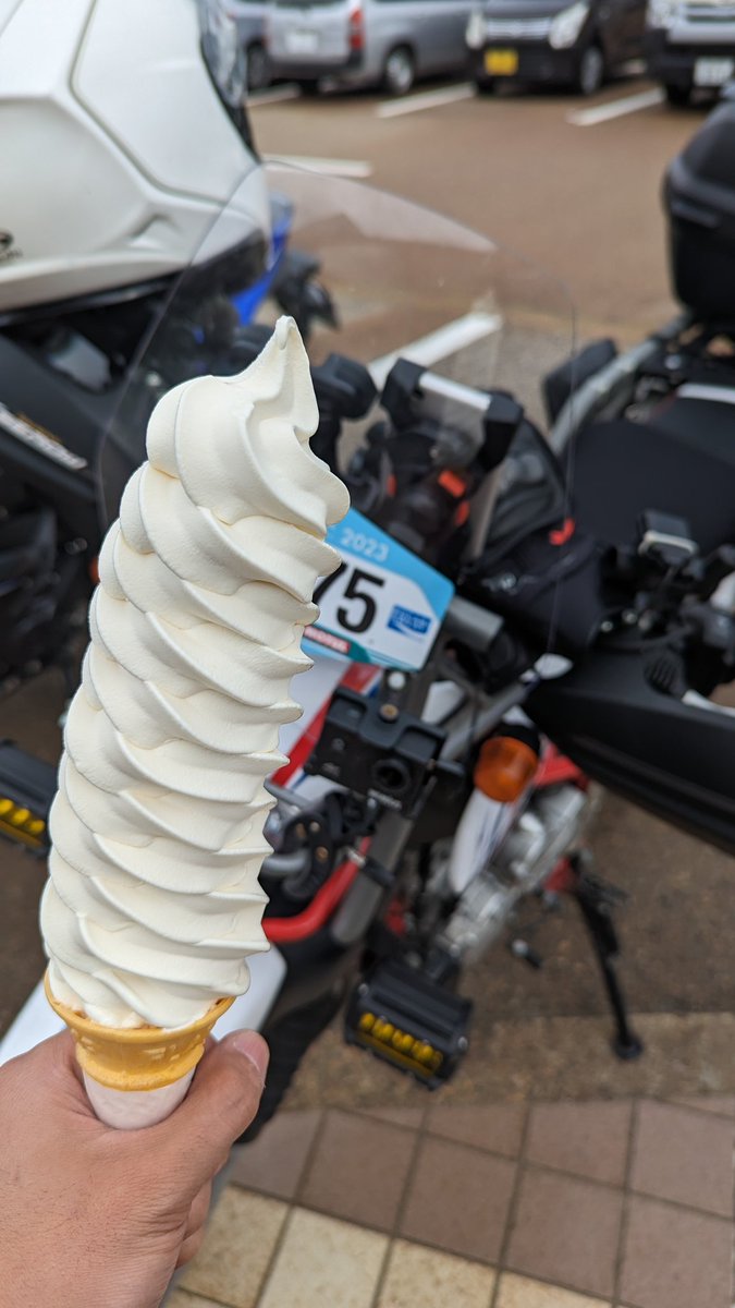 まじでここのソフトクリームどうなってんの？
遠近感バグってる
#SSTR
#SSTR2023
#穏やかじゃない道研究会