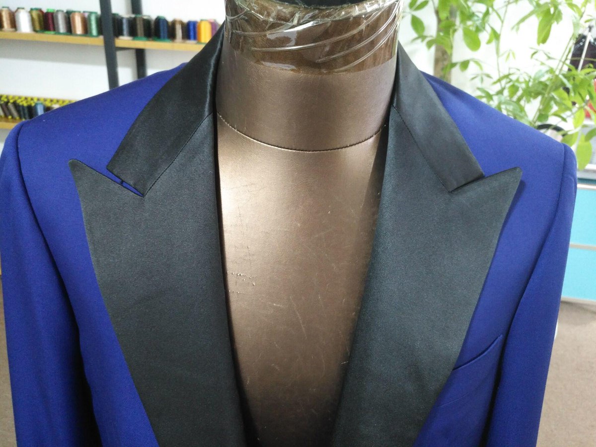 yipwecter's tweet image. Tuxedo Royal Jacket.Use black satin for the trim.

#MTM  #tailor #madetomeasure #tailormade #realoutfitgram #streetstyleluxe #sartoria #sumisura #sartoriale  #doublebreasted #bespokesuit