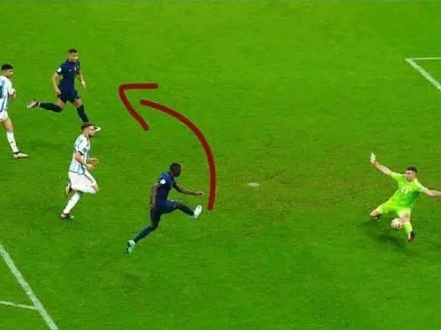 oltsport_'s tweet photo. What if Kolo Muani had passed to Mbappe? Well, this isn't the place to find out but we'll give you a well detailed analysis on Kolo Muani.
RANDAL KOLO MUANI
#THREADSOON #analysiswithclassicadez https://t.co/3gFcEd0E2s