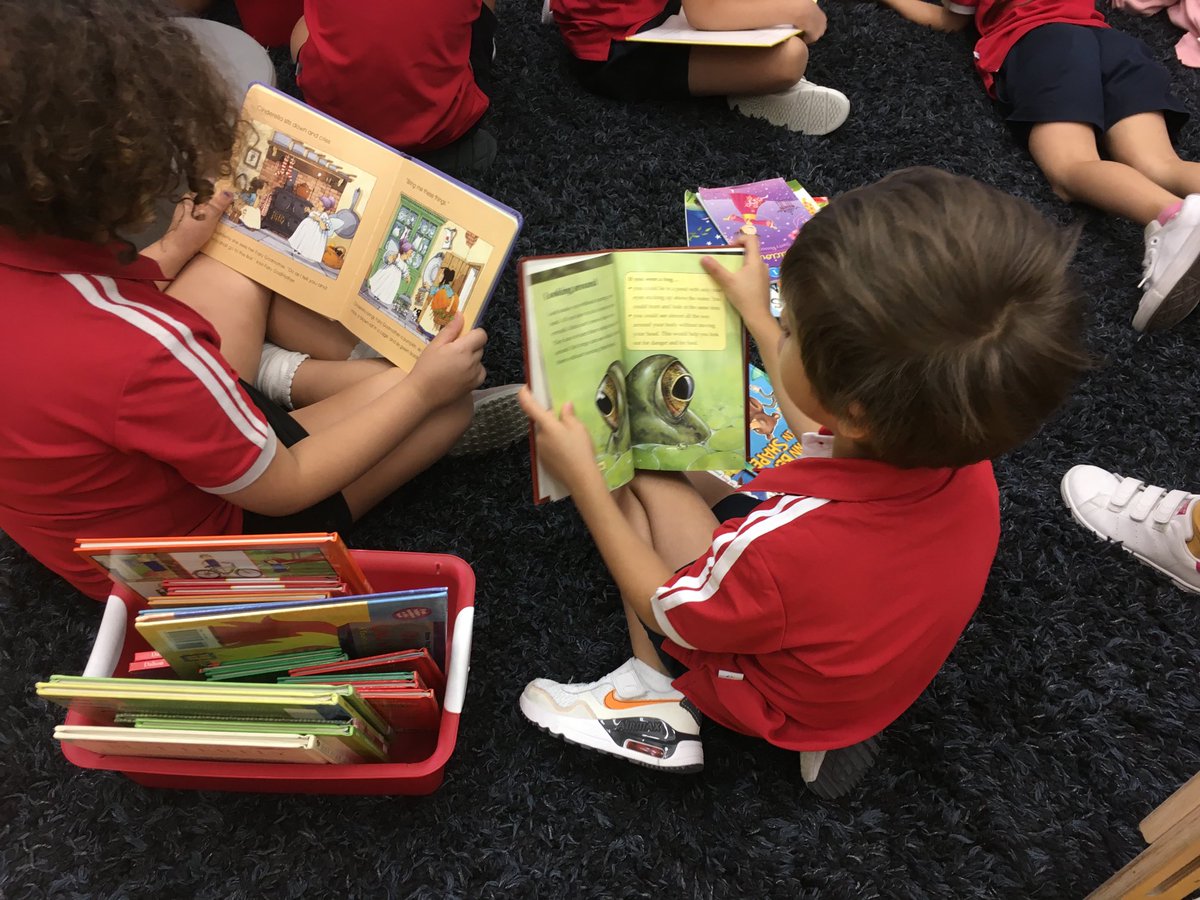 ClareHibbard's tweet image. We love reading. We love to read sitting down, standing up with our friends ❤️⁦@DAAElementary⁩