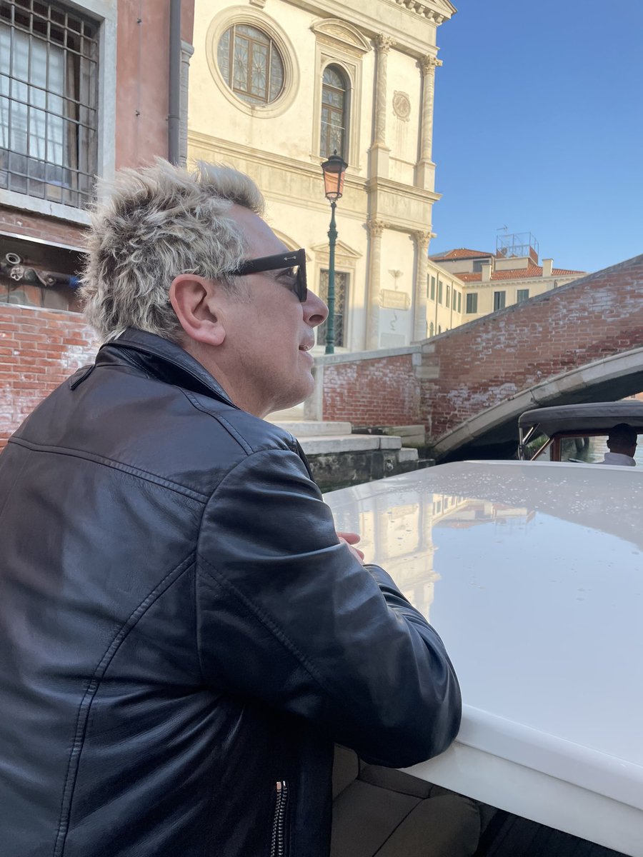 VIRGINRINGO's tweet photo. Bye bye Venice.. Serata veloce a Venezia per #Selectaperitivo #Caselect Sempre elettrizzante vedere e annusare quella città.. #Venezia #magic #laguna https://t.co/5FVxycUaKr