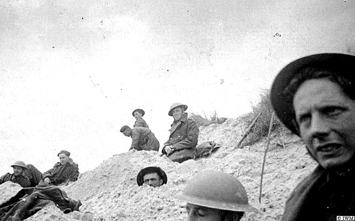 rgpoulussen's tweet photo. Just look at the faces. (Operation Dynamo, 26 May - 4 June 1940. Waiting for things to come, in the Dunkirk dunes. #WW2 #HISTORY) https://t.co/J4FEfKzF3K