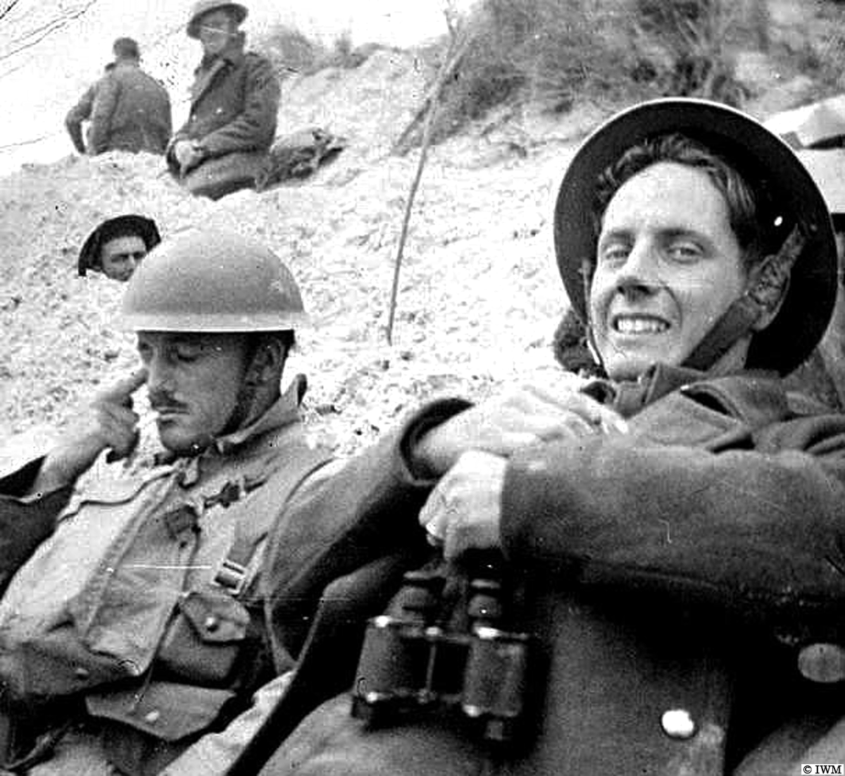 rgpoulussen's tweet photo. Just look at the faces. (Operation Dynamo, 26 May - 4 June 1940. Waiting for things to come, in the Dunkirk dunes. #WW2 #HISTORY) https://t.co/J4FEfKzF3K