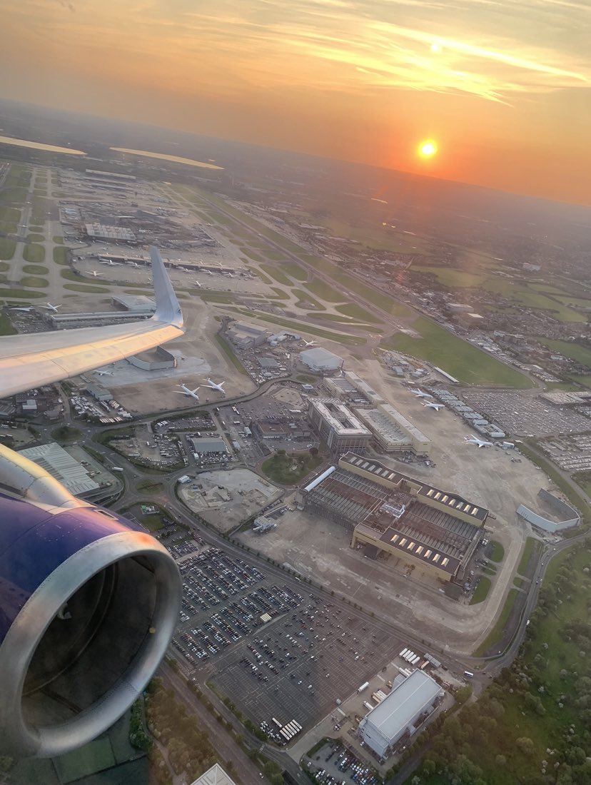 Lovely #sunset when leaving #LHR on Sunday evening on #BA something or other on way back to #Scotland is my #wingfriday submission this week #avgeeks #2A