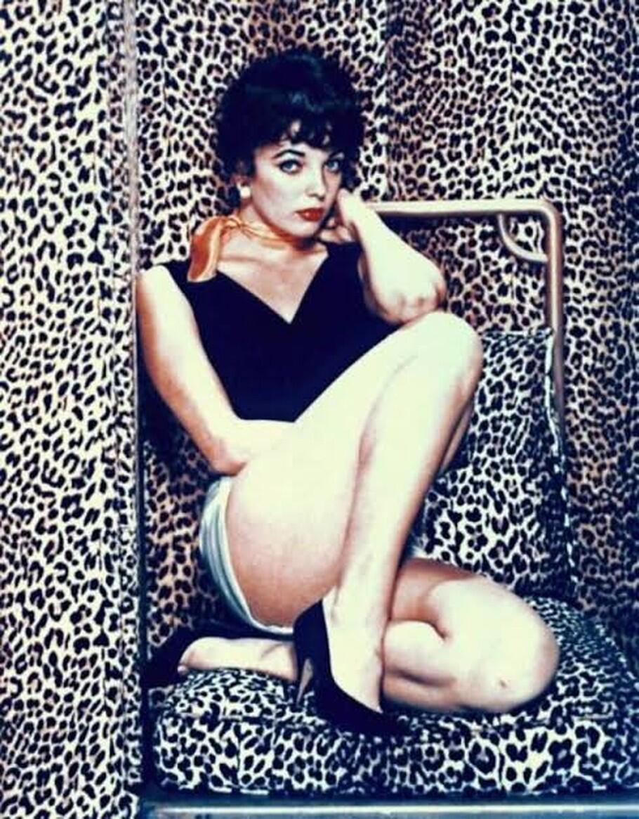 **HAPPY 90TH BIRTHDAY JOAN COLLINS!** 
