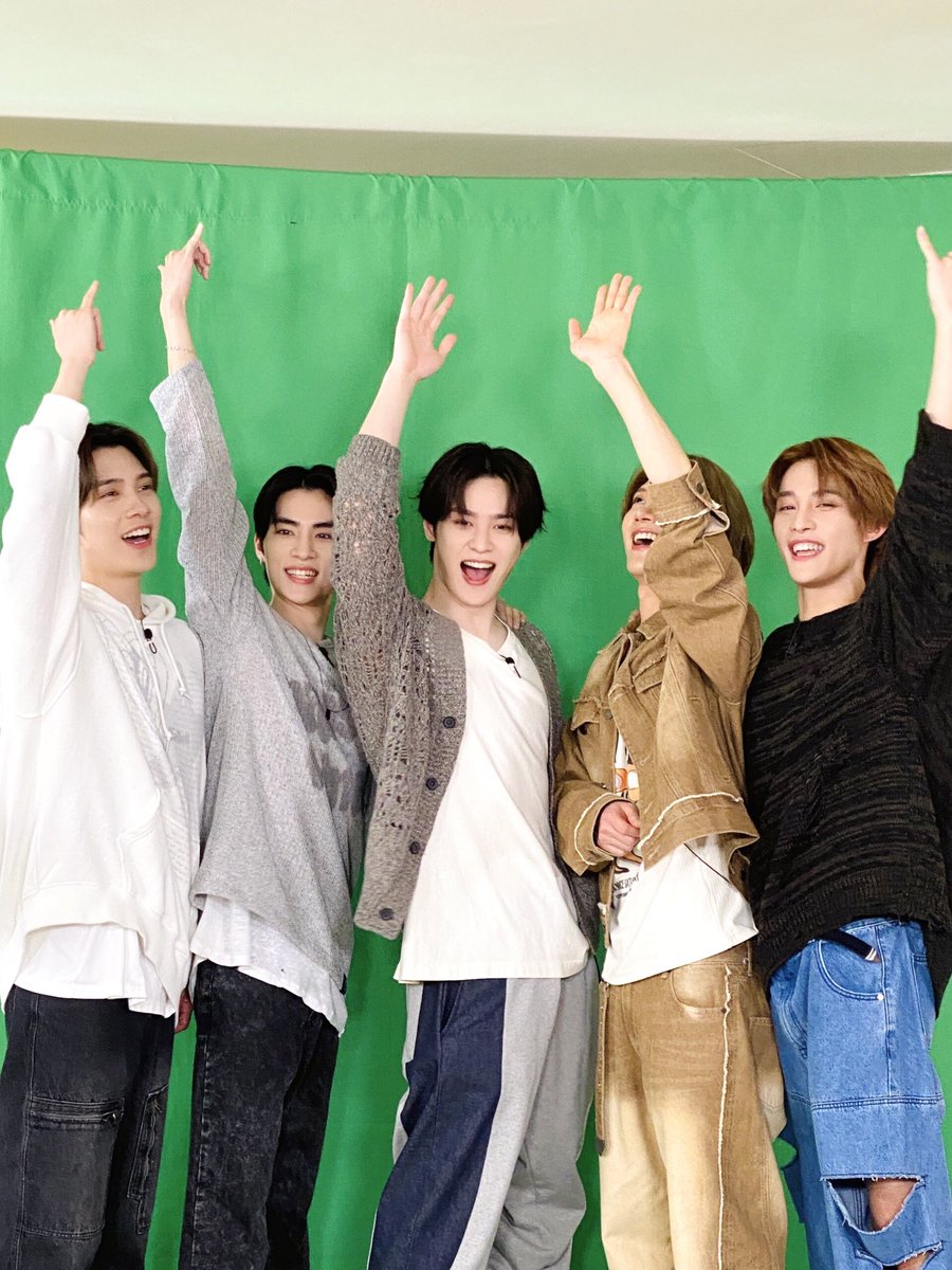 hxxdery's tweet photo. WayZenNies, did you enjoy our #TourTV shows? 📺 From Chungking Express to Harry Potter...🤣We prepared a lot just to say that we can't wait to see everybody😆!! https://t.co/ini2fOHQPQ