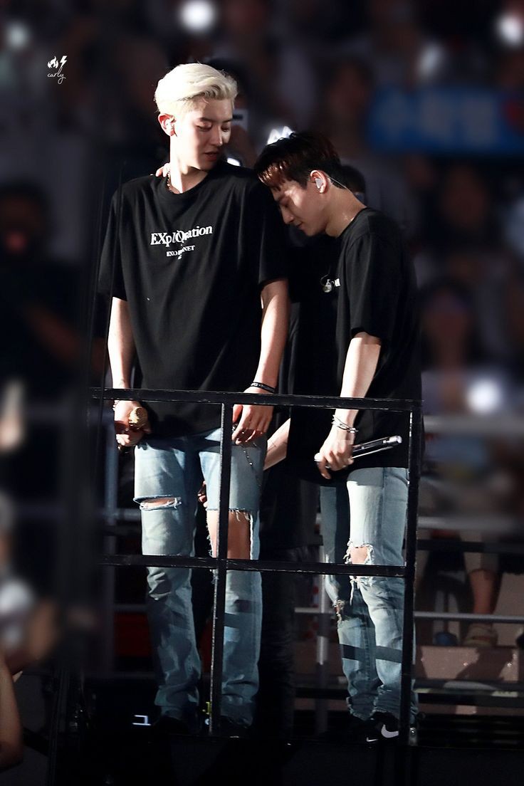 exoloey_'s tweet photo. EXO IS NINE! EXO-L ALWAYS LOVE CHANYEOL AND CHEN!!!!!! ❤️🫶🏻 https://t.co/CjLvyDSc1y