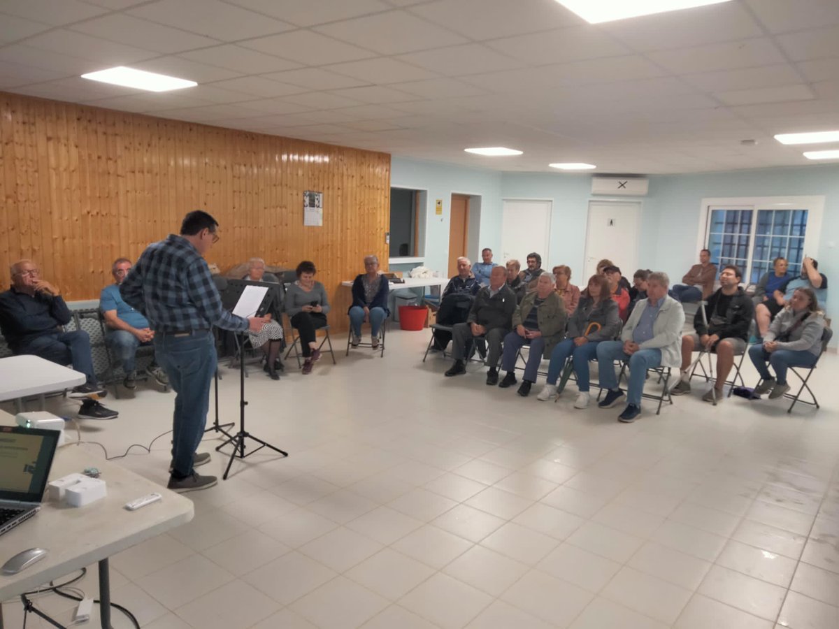 AcordperCabra's tweet photo. Ahir vam presentar les nostres propostes al Club Social de la Urb. Mas del Plata, perquè Acord per Cabra ens marquem com a objectiu principal governar pels diferents nuclis del municipi i dur-hi a terme les inversions que es necessiten. https://t.co/k9JxcYXE2J