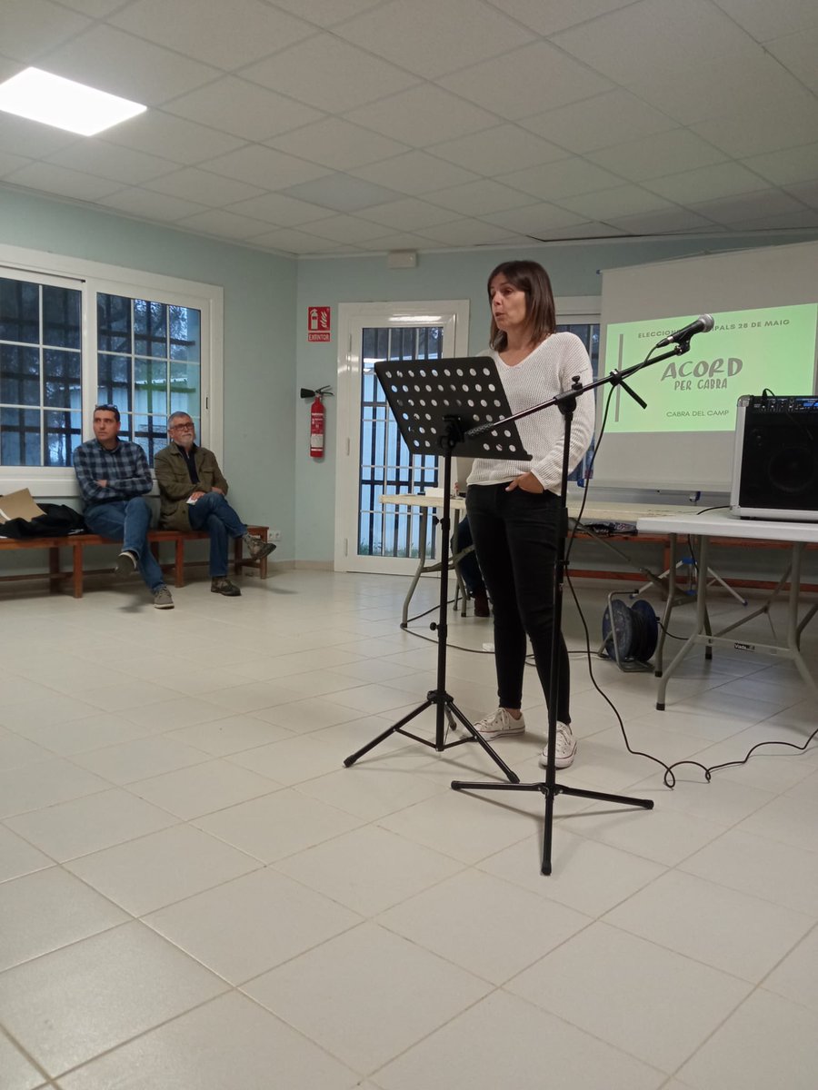 AcordperCabra's tweet photo. Ahir vam presentar les nostres propostes al Club Social de la Urb. Mas del Plata, perquè Acord per Cabra ens marquem com a objectiu principal governar pels diferents nuclis del municipi i dur-hi a terme les inversions que es necessiten. https://t.co/k9JxcYXE2J