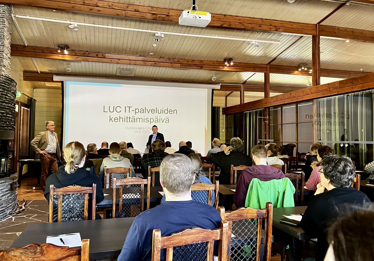 ManuPajuluoma's tweet photo. #LUCIT-palveluiden kehittÀmispÀivÀ RovaniemellÀ Ounasvaara Chaletsissa, jonne asiantuntijamme saapuivat ympÀri Lappia. YhdessÀ tekemistÀ tÀrkeiden teemojen ympÀrillÀ. Aamulla nÀkökulmana #asiakaslÀhtöisyys ja iltapÀivÀllÀ keskiössÀ #kyberturvallisuus. #Ulapland #LapinAMK #Redu https://t.co/loaoOGZ1m5