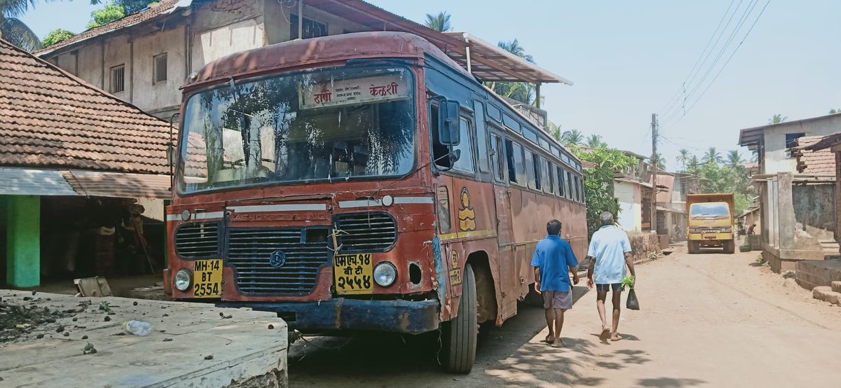 sagar_ghone's tweet photo. @msrtcofficial @msrtc_in @msrtcMumbai @MyMsrtc @mieknathsnde #केळशीरत्नागिरी.. दापोली महत्वाचे पर्यटन स्थळ फक्त रस्ता मार्गे मुंबई मधून पर्यटक चाकरमानी प्रवासासाठी STचा वापर करतात. अशा अवस्थेतील ST नेहमी आणल्यास कशी पर्यटनास चालना मिळणार कसे ST व स्थानिकांचे उत्पन्न वाढणार https://t.co/46VOMDup0q
