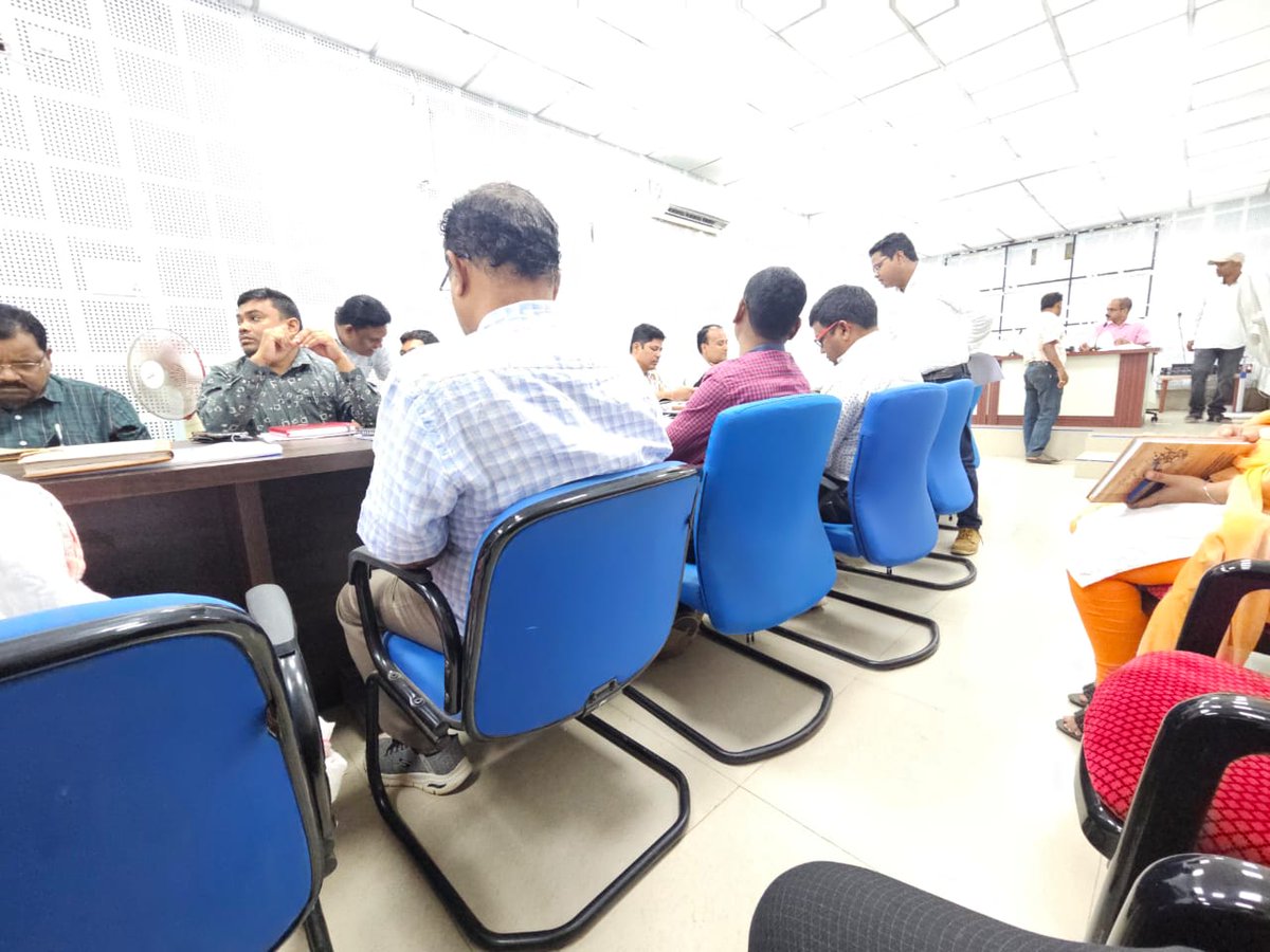 Dipa_Balangir's tweet photo. Attended the District Revenue meeting chaired by ADM(R) in presence of Tahasildars and other line departments. Discussed about different IDCO land related issue with concerned Tahasildars and ADM(R) directed to pursue all the issues within one week time. @CollectorBgr @dipaops https://t.co/kILgYtjjyG