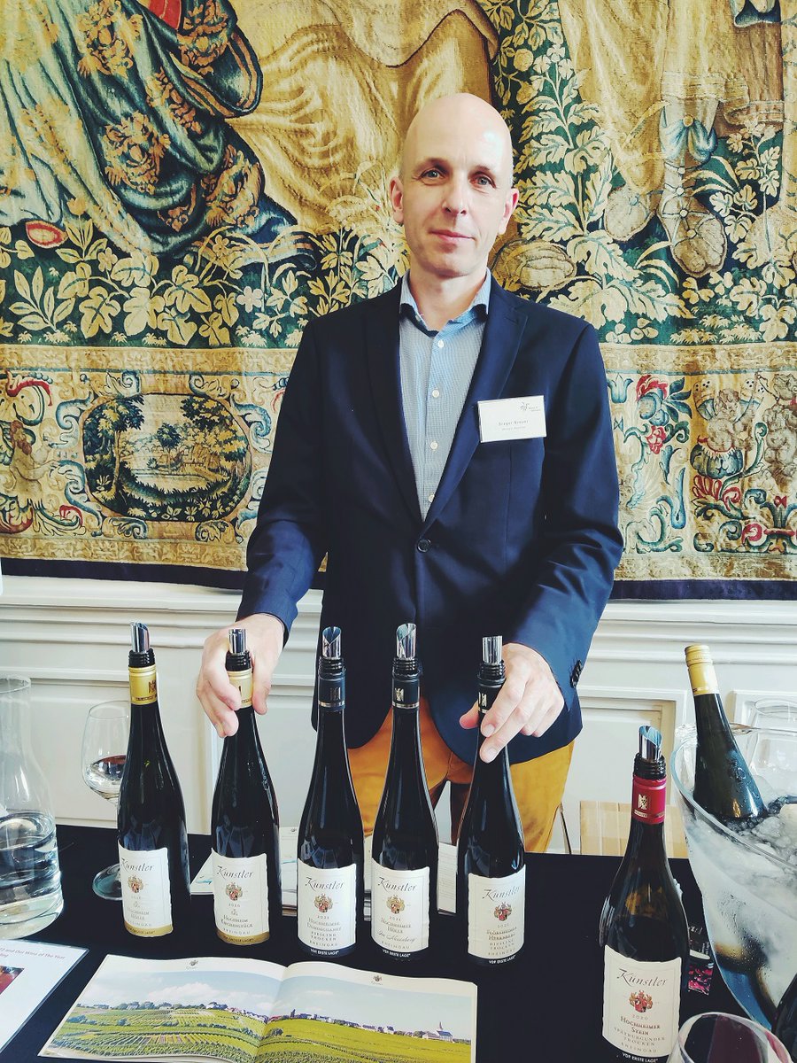 mikulasduda's tweet photo. Tento týden proběhl třetí ročník degustace @winesofgermany v prostorách Německého velvyslanectví v Praze. Akce s názvem Riesling, Pinot &amp; Co. opět nabídla zajímavou paletu vinařství a vín prezentovaných samotnými vinaři: https://t.co/DKqMPSa16y https://t.co/4fFEi4w8bQ