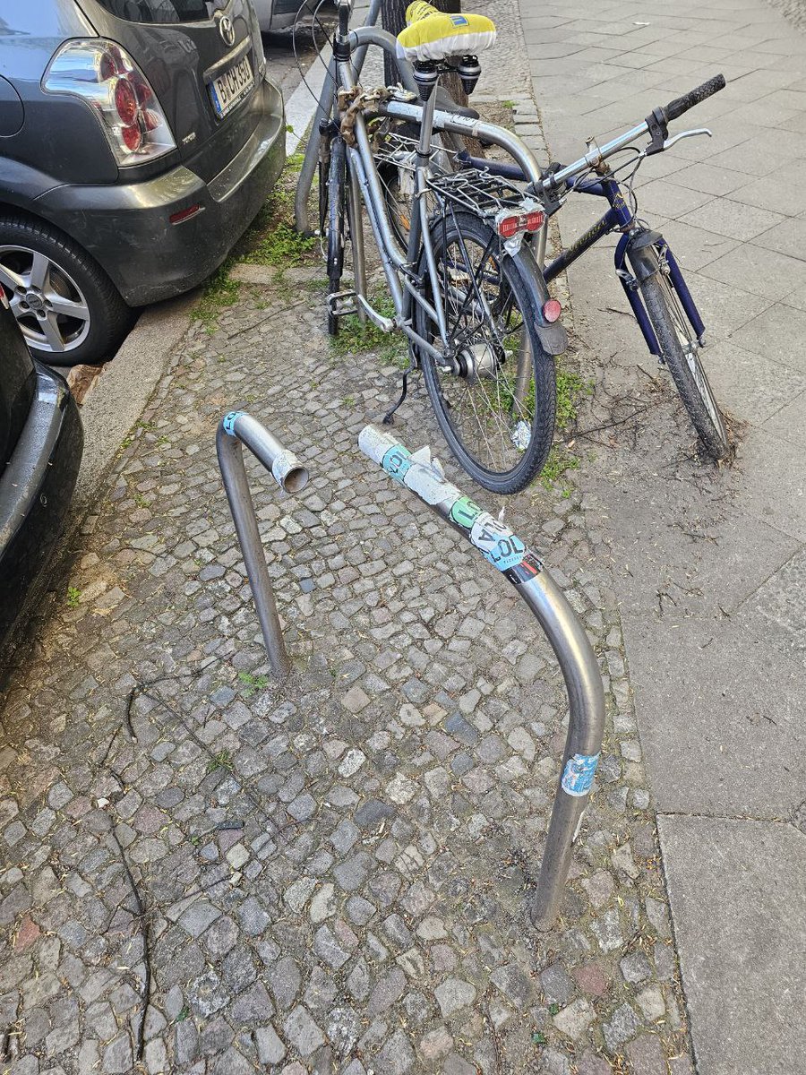 Берлинская мудрость: если велосипед хотят спиздить - его спиздят вне зависимости от крутизны замка.