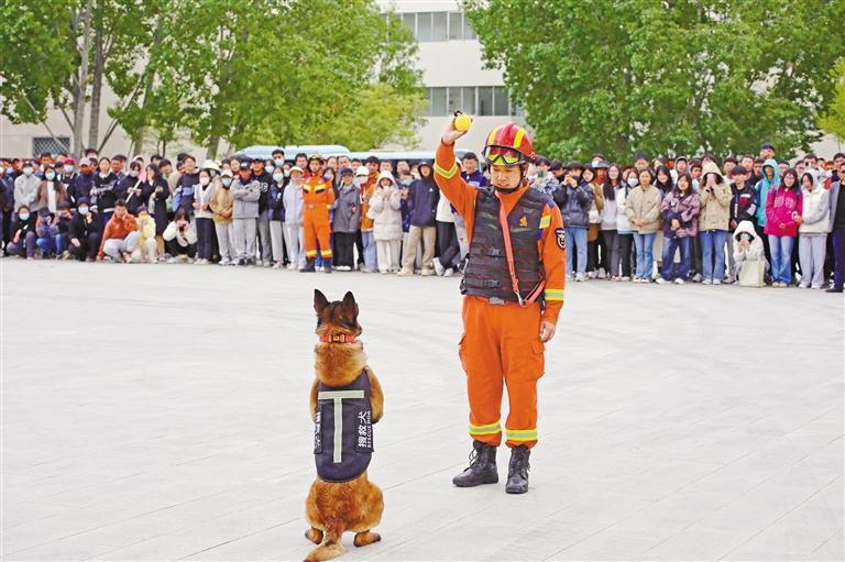TibetNews11's tweet image. #sensibilizzazione alle #pratiche anti #incendio nelle #scuole