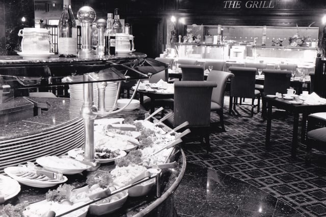 19 Leeds hotel restaurants you probably visited during the 80s and 90s
tinyurl.com/5xjj2ecd #Leeds #1980s #1990s