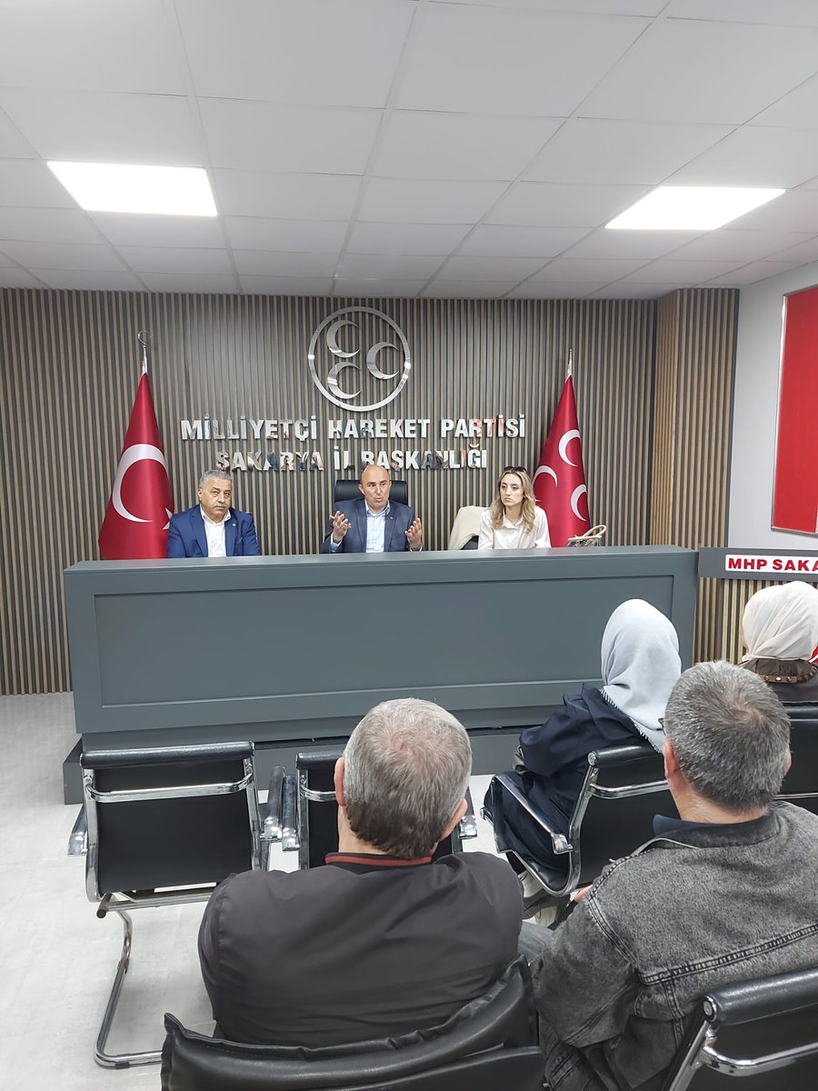 MHPAdapazari54's tweet photo. 28 Mayıs öncesi son yönetim kurulu toplantımızı ilçe başkanımız Recep Usta nezaretinde gerçekleştirdik. Pazar gününe cumhurbaşkanımızı açık ara seçtirmek için hazırız. 
#Cumhurittifakı #seçim #mhpSahada
#ÇağrımSana #AdımAdım2023 #AdayBelliKararNet #mhp #sözümüzdeyiz #AzizMilletim https://t.co/QAaiKAr9nv