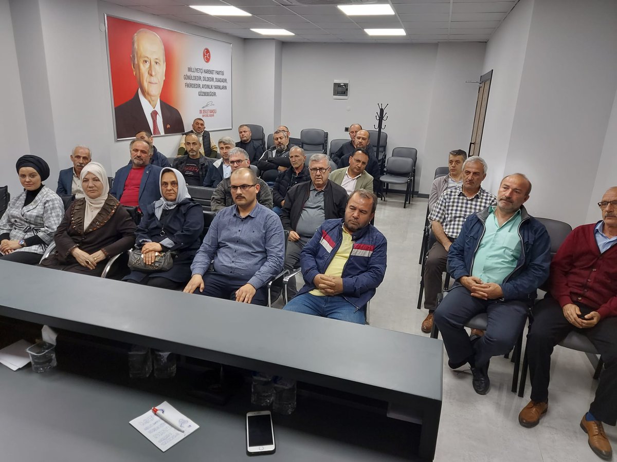 MHPAdapazari54's tweet photo. 28 Mayıs öncesi son yönetim kurulu toplantımızı ilçe başkanımız Recep Usta nezaretinde gerçekleştirdik. Pazar gününe cumhurbaşkanımızı açık ara seçtirmek için hazırız. 
#Cumhurittifakı #seçim #mhpSahada
#ÇağrımSana #AdımAdım2023 #AdayBelliKararNet #mhp #sözümüzdeyiz #AzizMilletim https://t.co/QAaiKAr9nv