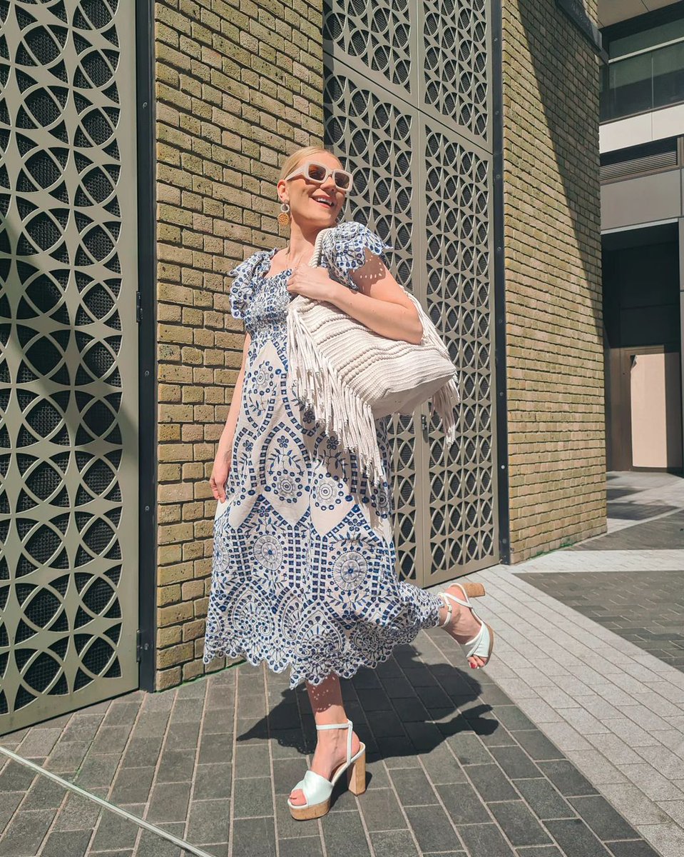 🌟Get ready to make a stylish statement! The delicate embroidery and ruffle details add a touch of elegance to your summer style.@kam.bielecka 

Dress: chicwish.com/blue-embroider…

#Fashionista #SummerStyle #FashionGoals #SummerVibes #DressObsessed