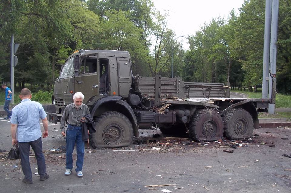 den_kazansky's tweet photo. 9 лет назад начались бои за донецкий аэропорт.

В тот день российские «освободители» впервые продемонстрировали свои выдающиеся способности, перестреляв друг-друга в ходе первого же столкновения.

Россияне отступая из аэропорта напоролись на засаду боевиков Ходаковского https://t.co/zjpD2TUTs3