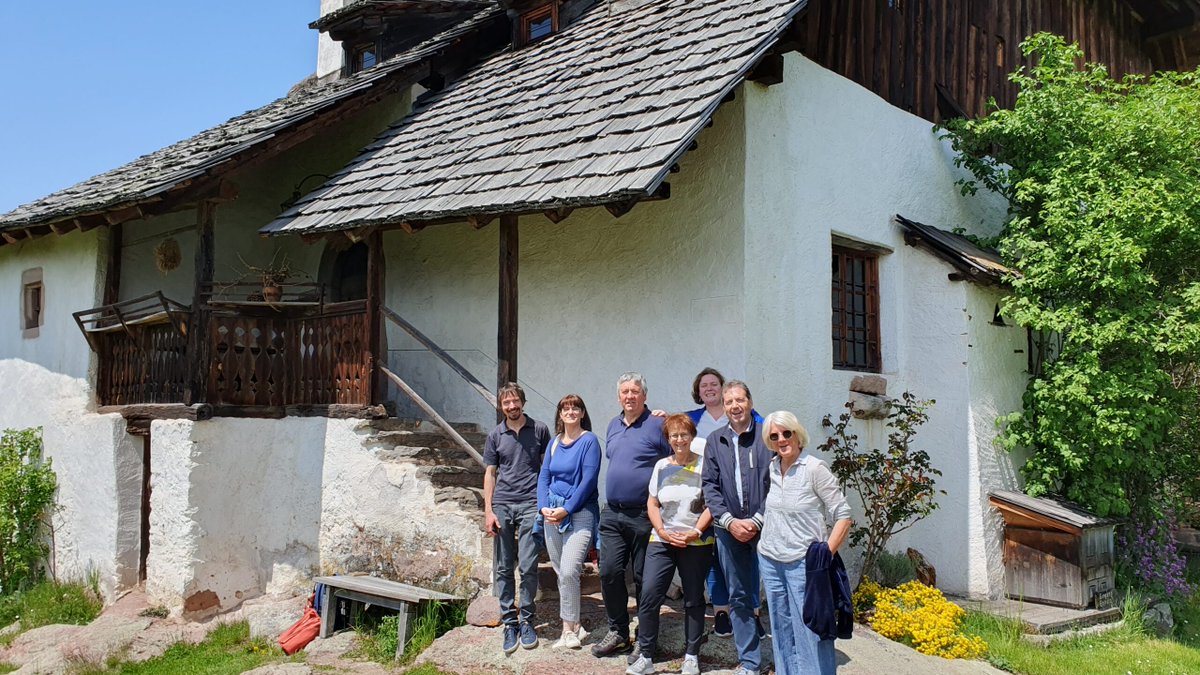 Zweierlei Fliegen wurden mit einer Klappe geschlagen: nämlich der 46. Museumsbesuch und die Verabschiedung der zwei verdienten, langjährigen Vorstandsmitglieder des Museumsverbands Sigrid Prader und Robert Gramm.

museumsverband.it/de/46-museumsb…