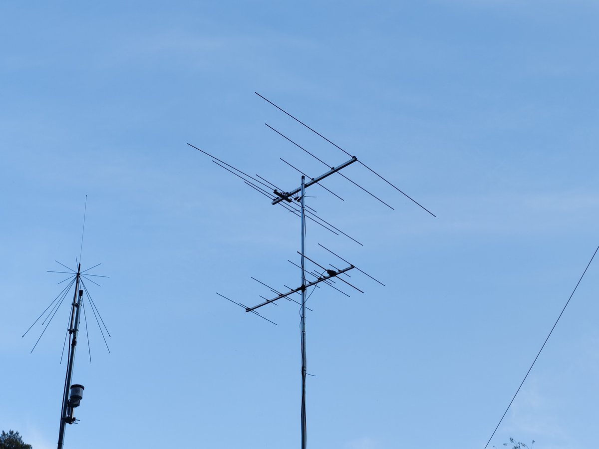 mikaelnou's tweet image. 6m band propagation is peaking again! Not very often can one work stations like 3B8FA (Mauritius), 3B9FR (Rodriguez Island) and FR4UB (Reunion) from 🇫🇮. All with a compact #DK7ZB tri-band yagi with only 2 elements for 6m!

#hamradio #hamr #amateurradio #50MHz #6m #sporadicE #FT8