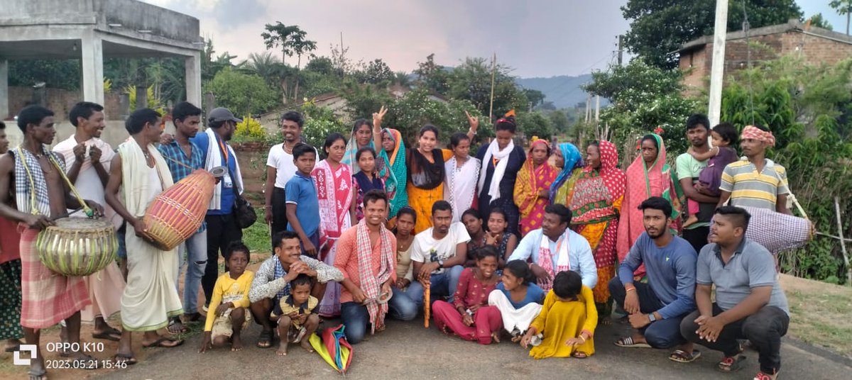 abvpodisha's tweet photo. @SFDOdisha ତରଫରୁ ରାମଗିରି, ଗଜପତିରେ ଆୟୋଜିତ 'ଗ୍ରାମ୍ୟ ଜୀବନ ଦର୍ଶନ' କାର୍ଯ୍ୟକ୍ରମରେ ବିଦ୍ୟାର୍ଥୀମାନେ ଗ୍ରାମାଞ୍ଚଳ ପରିଭ୍ରମଣ କରି ଲୋକମାନଙ୍କ ସହ ମିଶି ସେମାନଙ୍କ ଚାଲିଚଳଣୀ, ଜୀବନଯାପନ ଶୈଳୀ ଅନୁଧ୍ୟାନ କରିବା ସହ ଗ୍ରାମ୍ୟ ଜୀବନର ପ୍ରତ୍ୟକ୍ଷ ଅନୁଭୂତି ସାଉଁଟିଛନ୍ତି।
#GramyaJibanDarshan
#SFDOdisha
#ABVPOdisha https://t.co/SfcaSHMP2I