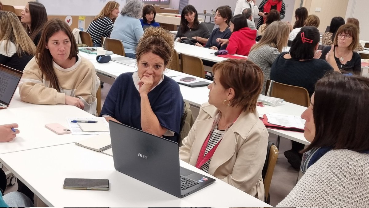 Com programar situacions d'aprenentatge? Aquest dijous ho hem treballat amb el Grup de Reflexió Pedagògica d’#EducacióInfantil #GREPEIV Gràcies per acompanyar-nos-hi, Mireia Casanovas i <a href="/AngelsGeis/">Angels Geis</a>!