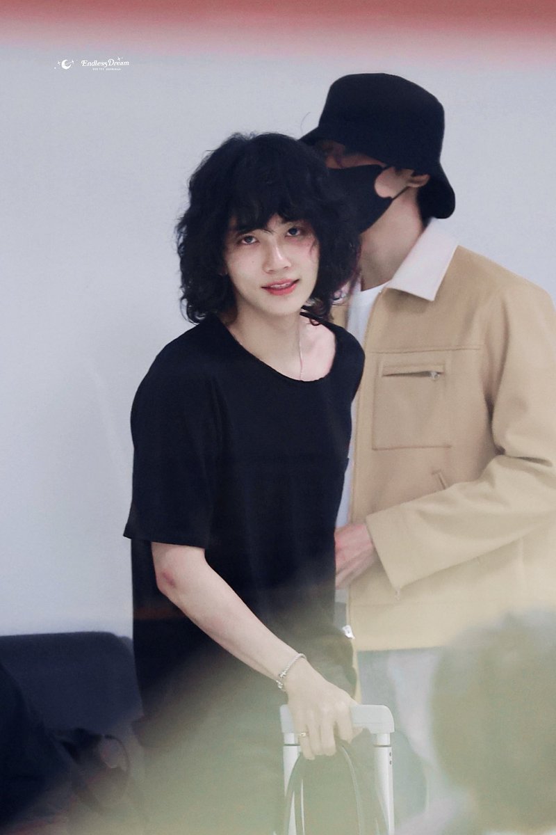 EndlessDream95's tweet photo. 230526 GMP Departure HD

#정한 #윤정한 #JEONGHAN
#ジョンハン 
#세븐틴   #seventeen https://t.co/pb6djlCC7p