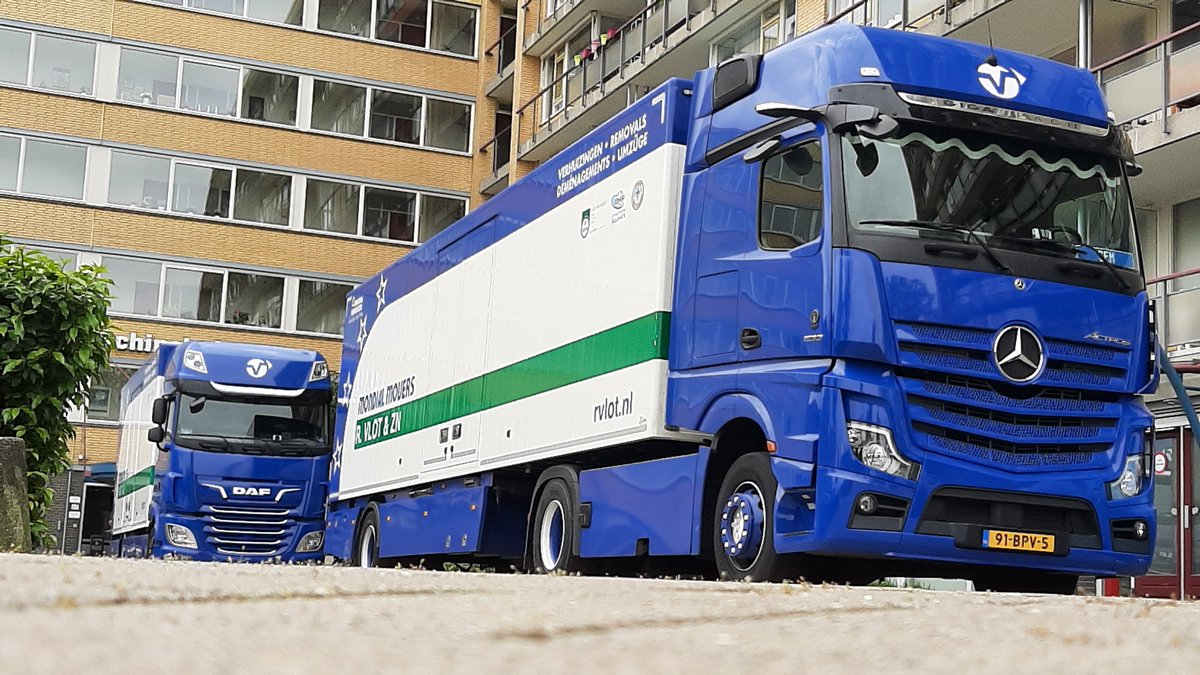 Regelmatig ontvangen we prachtige foto's die onze vakmensen tijdens hun dagelijkse werk maken. Zo waren Melroy en zijn collega's bezig met een grote seniorenverhuizing waar hij deze prachtige foto maakte.
<a href="/MondialMovers/">Mondial Movers</a> <a href="/_OEV/">Erkende Verhuizers</a> #verhuizen #vakmensen #senioren #ontzorgen