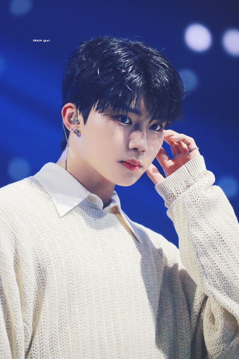 black gun. tweet media