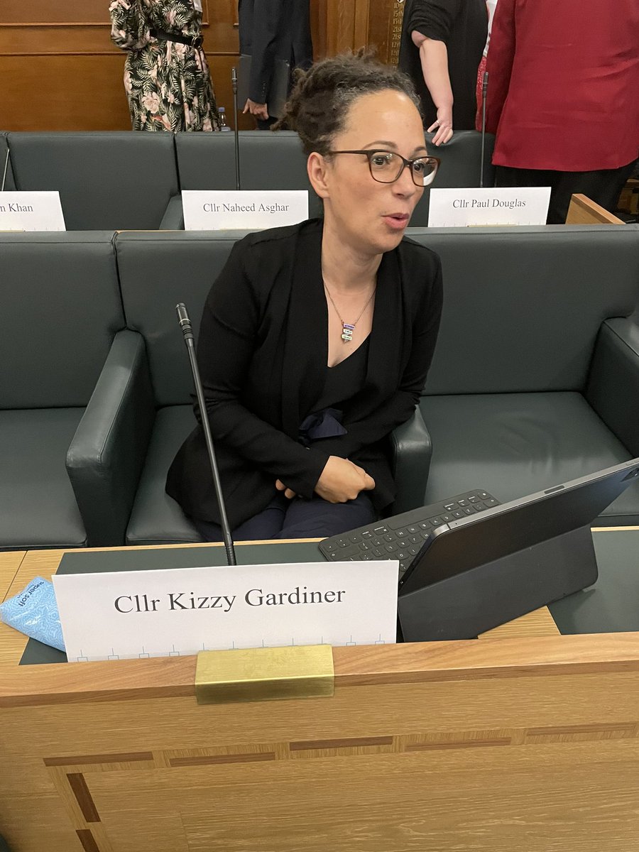 Yesterday, when he was out taking the baby for a walk, a well-meaning stranger asked my husband if he was ‘giving Mum a rest’. 

So here’s a picture of me ‘resting’. Anyone else got a shot of what they get up to while their kind partner generously gives them ‘me-time’? #MamaRest