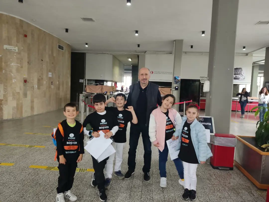 Türk Zekâ Vakfi Şampiyona finallerinde  3. Sınıftan Beren Yandım, Hazar Coşkun ve Mehmet Erdemir Türkiye Birincisi. 11. Sınıftan Emir Talha Çelik, Meriç Ege Ericek, Zeki Ege Derse Türkiye Birincis. 2. sınıftan Esra Kırkpınar, Güner Arslan, Masal Şura Soydaş, Ege bölge birincisi