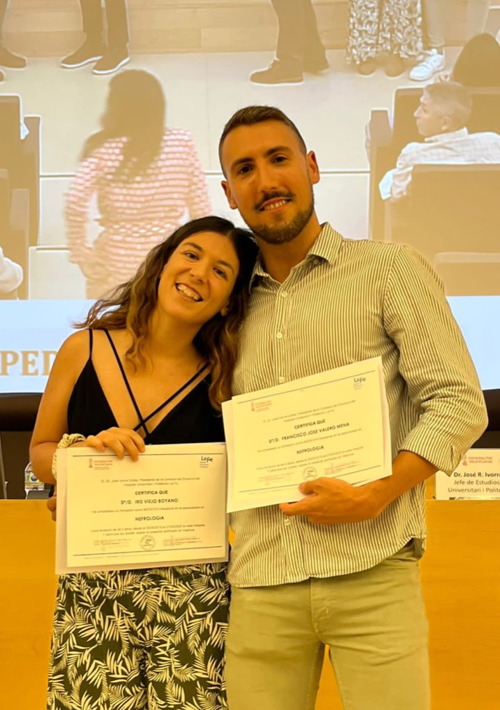 Iris viejo (@irisvibo) on Twitter photo Es oficial: Somos adjuntos de Nefrología. Y qué suerte haber compartido esto contigo <a href="/valeronef/">Fran Valero</a> Es oficial: Somos adjuntos de Nefrología. Y qué suerte haber compartido esto contigo <a href="/valeronef/">Fran Valero</a>